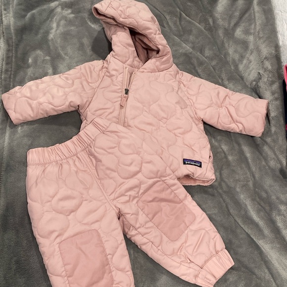Patagonia Other - Patagonia snowsuit 6-12 mo (runs large)